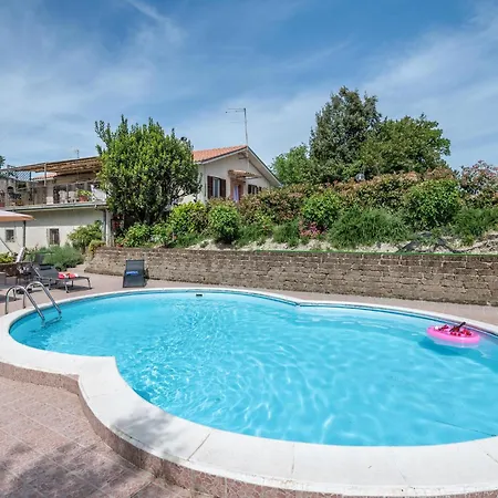 Holiday home Lovely In With Wi-fi Montasola