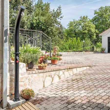 Holiday home Lovely In With Wi-fi Montasola